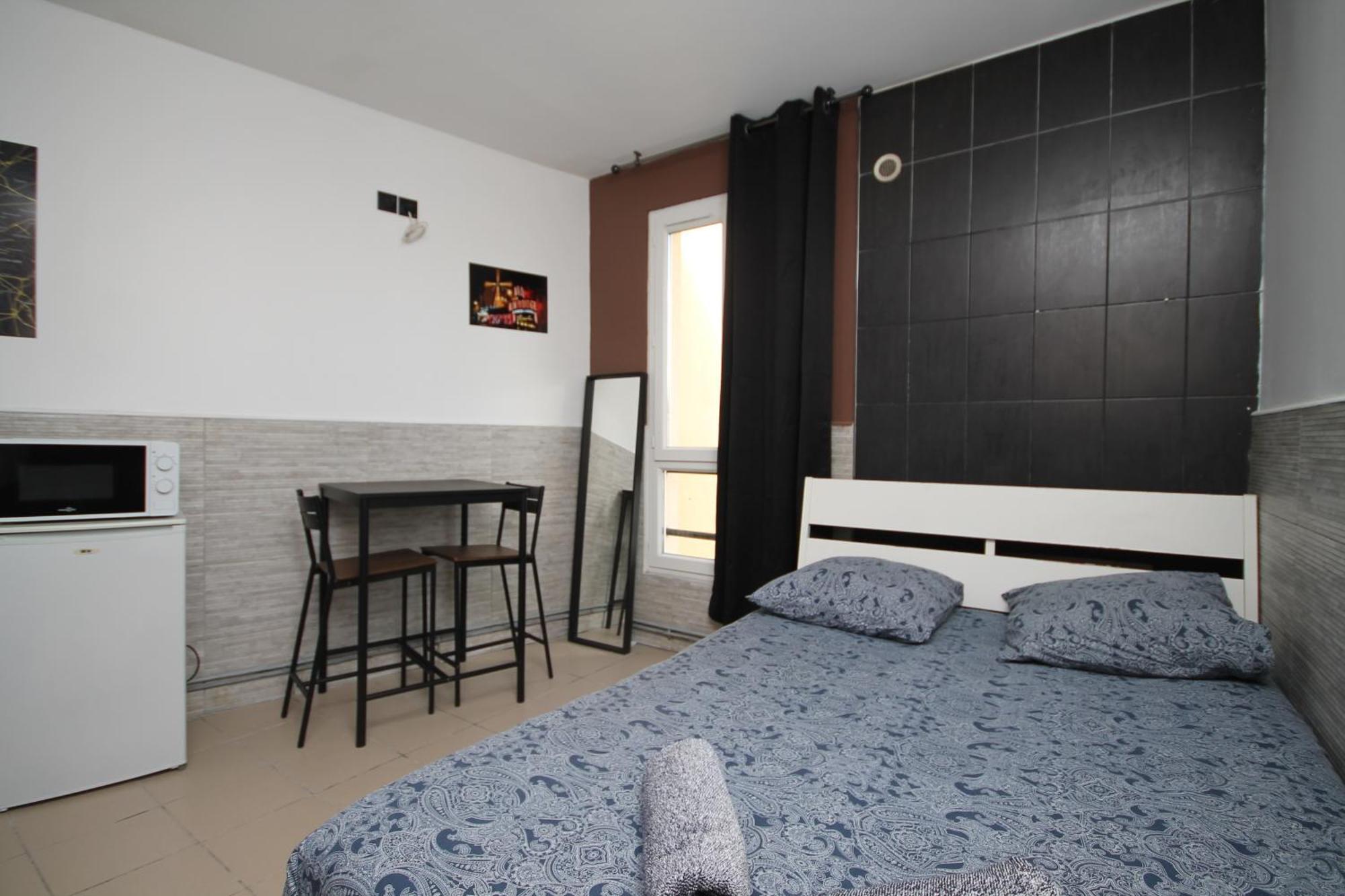 04 - Chambre Avec Lit Double Proche Paris Et Transports Wifi Saint-Denis  Dış mekan fotoğraf