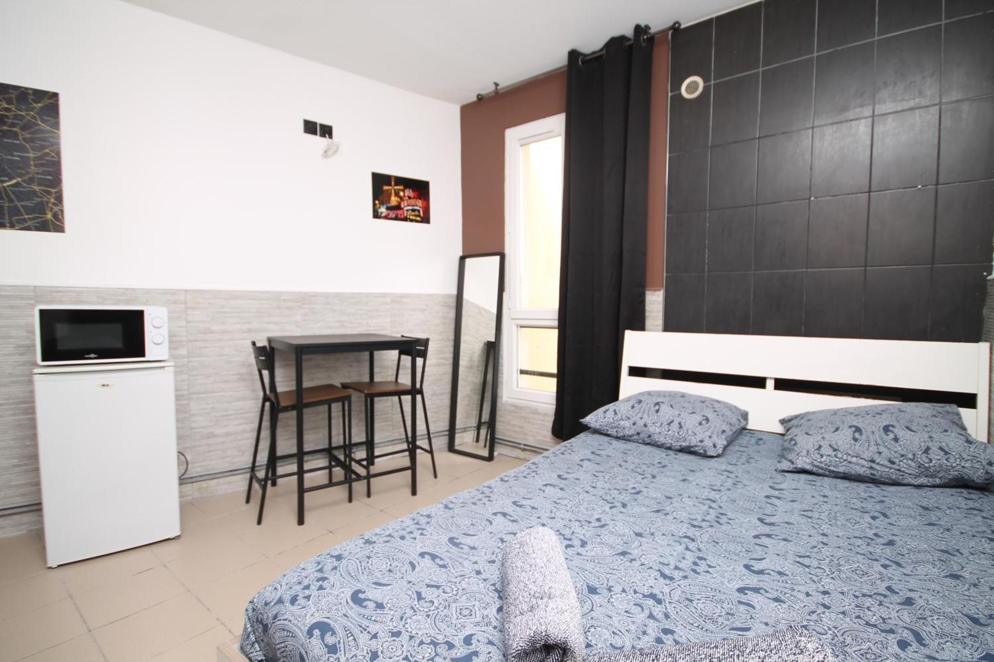 04 - Chambre Avec Lit Double Proche Paris Et Transports Wifi Saint-Denis  Dış mekan fotoğraf